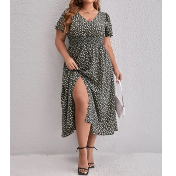 Boho plus size shirred waist slit thigh maxi dress - Picture 3 of 12